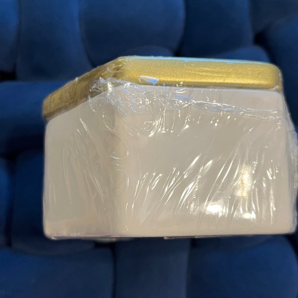 NWT Gold and White Bee Trinket Jewelry Accent Box - Picture 8 of 14